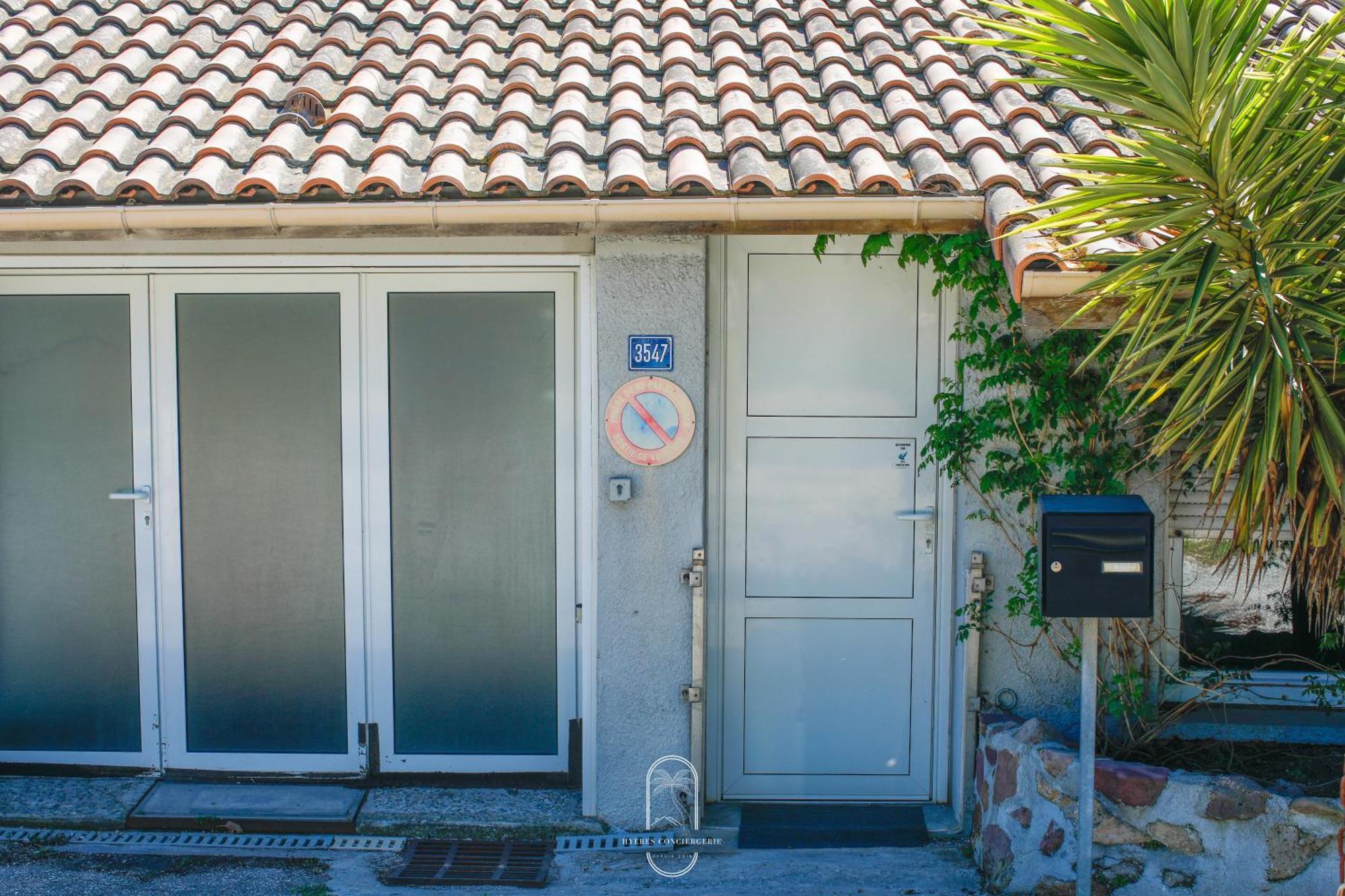 Maison Sur L'Eau-Hyeres-Almanarre-Parkings Clim Wifi By Hc Eksteriør bilde